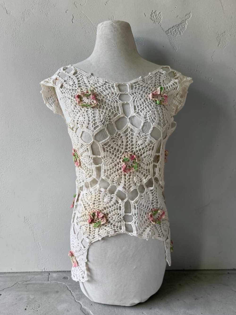 Vtg 70s Handmade Crochet Top Pink Rosettes S/M Scoop Boho Cottage